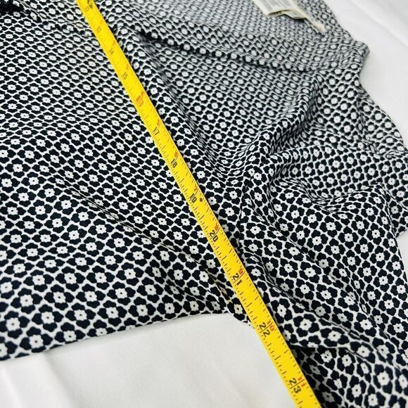 Max Studio Size Medium Long Sleeve Surplice Wrap Blouse Black White Clower 0660 - Picture 9 of 12